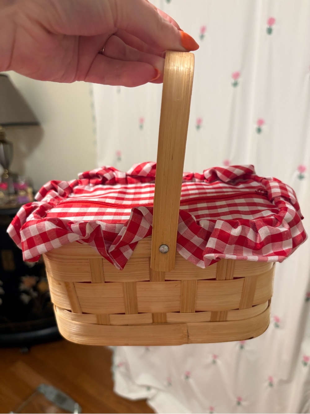 🎃 HALLOWEEN COSTUME Woven Picnic Basket with Red Gingham Liner